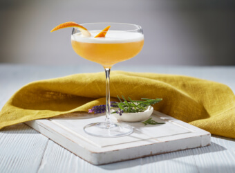 Bees Knees cocktail, gin cocktail